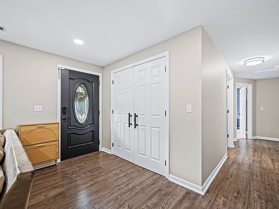 5th image of 985 Greenfield Ave