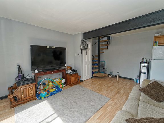 4th image of 28 Jamaica Colony APT 2