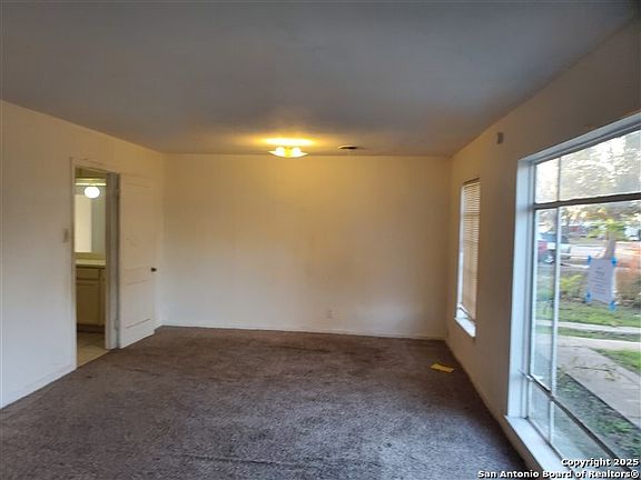 4th image of 384 Longview