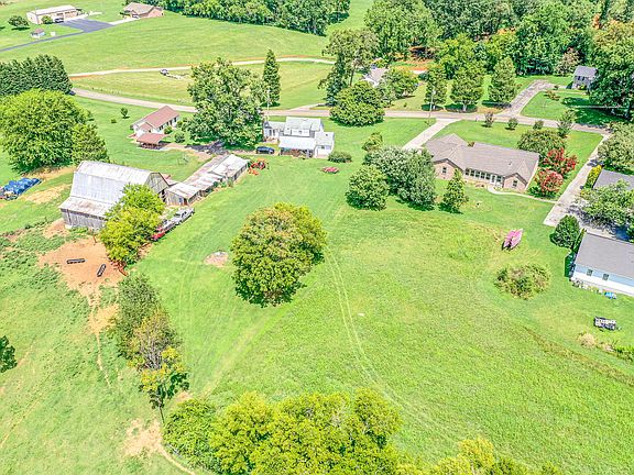 4th image of 809 Bert Garner Ln
