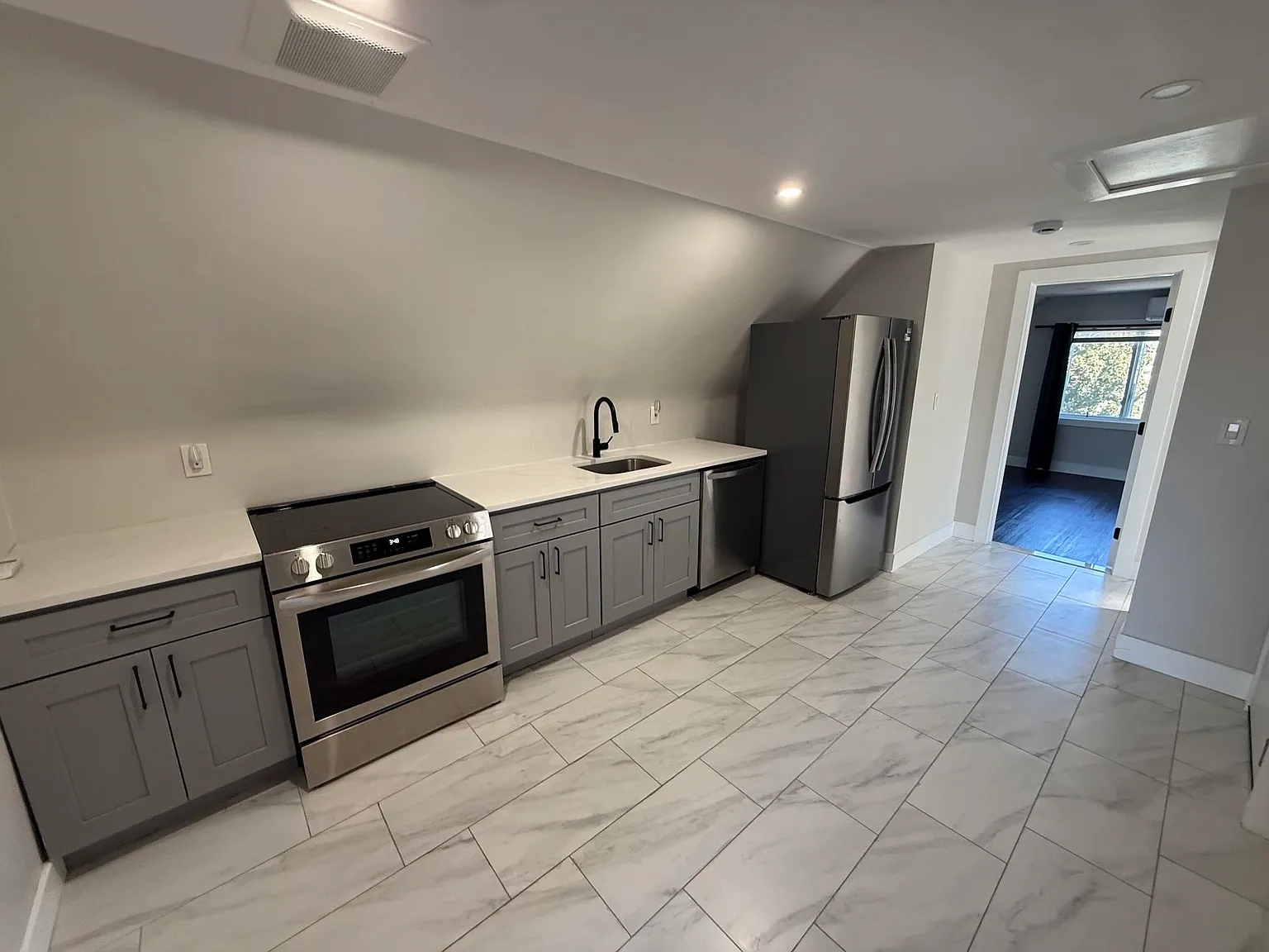 1 bed, 1.0 bath, $1,850 — Photo 2