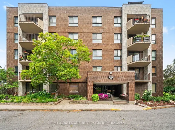 2850 Carling Ave #302, Ottawa, ON K2B 8M4