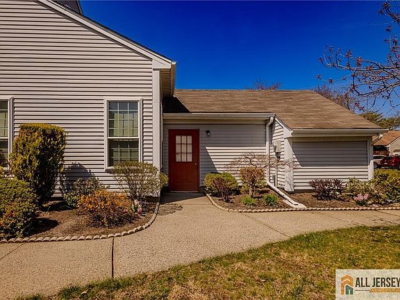 4th image of 12 Rothwell Dr #C