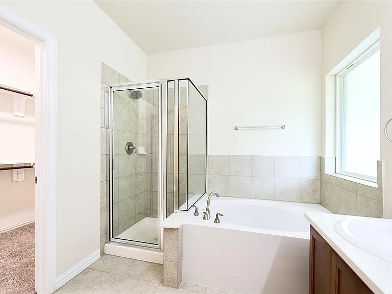 604 Linnwood Dr W — Photo 28