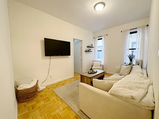 Rented by City Connections Realty | media 18