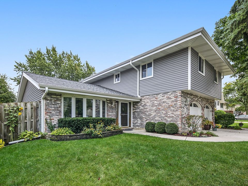1st image of 155 Cambridge Ln
