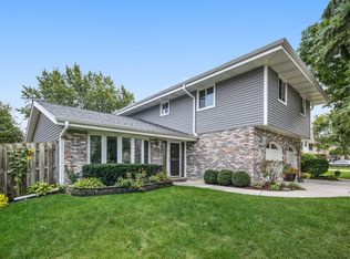 155 Cambridge Ln, Bloomingdale, IL 60108