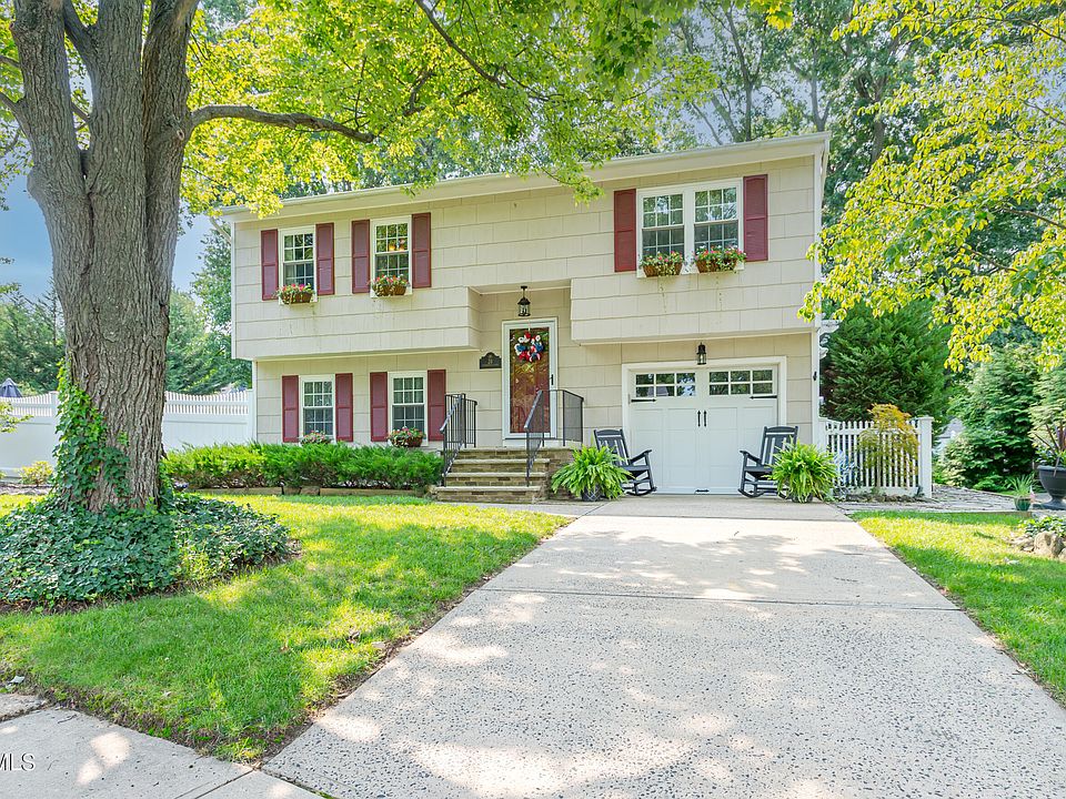 1st image of 20 Eisenhower Court