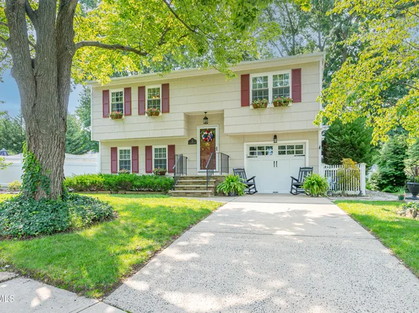 20 Eisenhower Court, Matawan, NJ 07747
