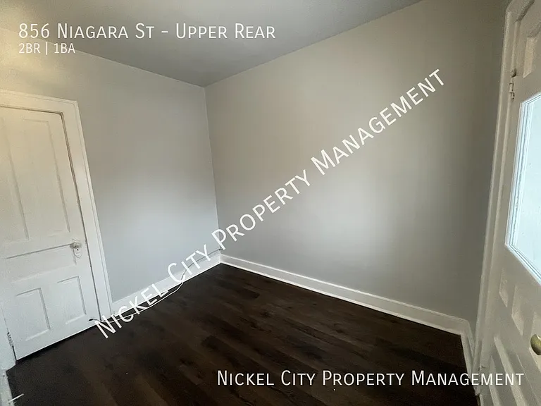 856 Niagara St #UPPER REAR — Photo 2