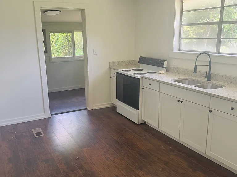 16 Eutaw Ave — Photo 2