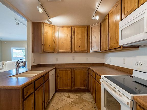 4th image of 638-640 E Lester St #221