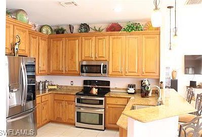 1st image of 623 NW 38th Pl