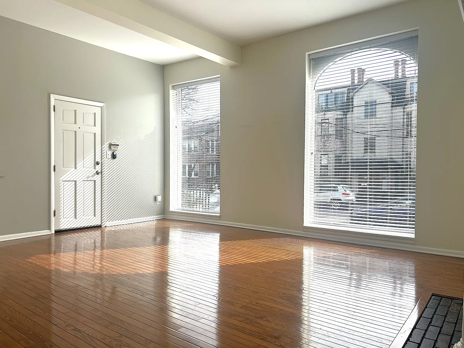 2 bed, 1.5 bath, 1500 sqft, $2,800 — Photo 3