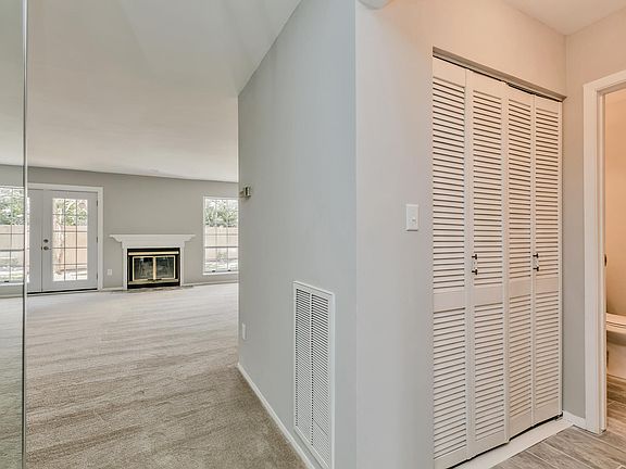 4th image of 476 Village Oaks Ln
