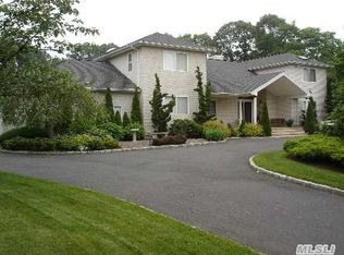 24 Wisteria Dr, Remsenburg, NY 11960