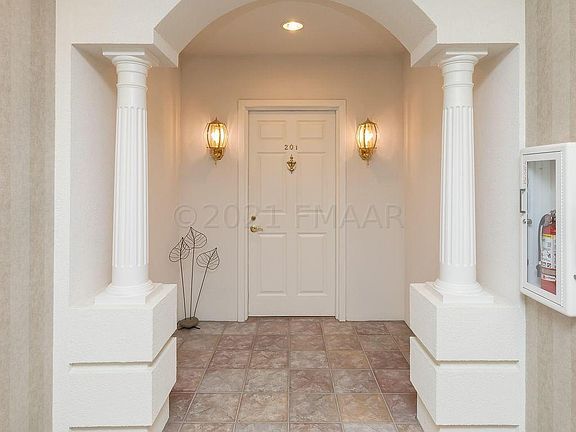 3rd image of 2501 30th Ave S APT 201