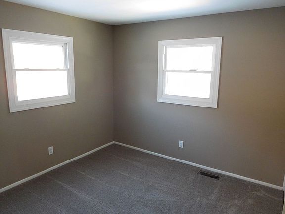 2nd image of 1516 Ash Dr W