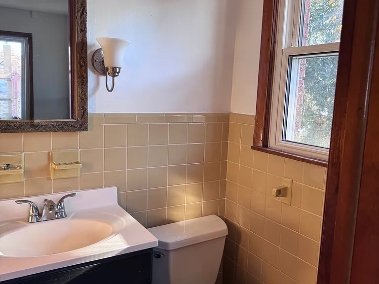 494 Catherine St #2 — Photo 9