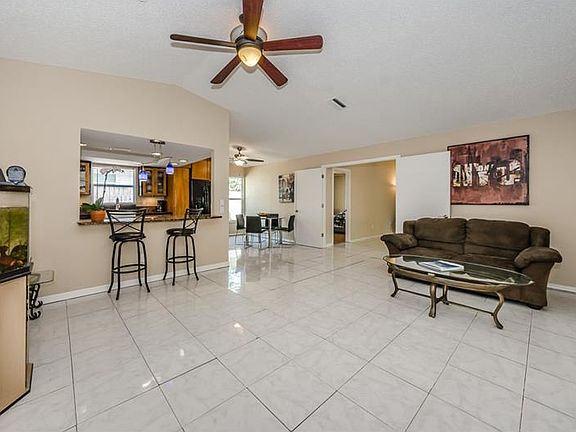 3rd image of 462 Wexford Leas Blvd
