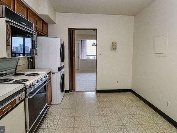 5th image of 3709 S George Mason Dr APT 1209E