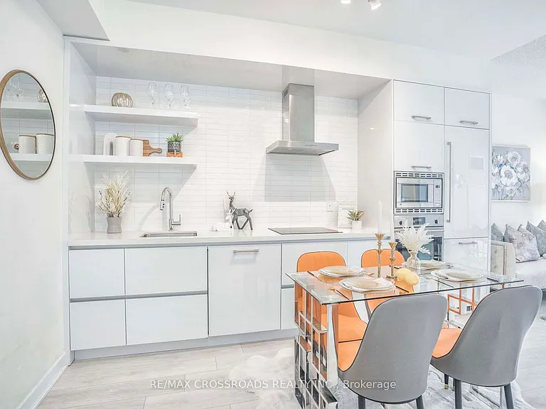 2221 Yonge St #1404 — Photo 8