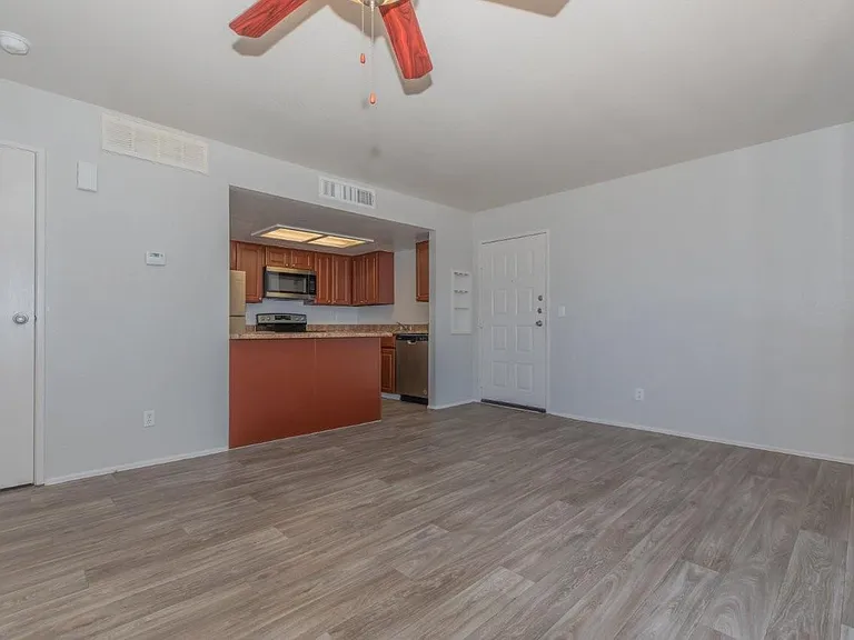 Peak at Oro Valley — Photo 5