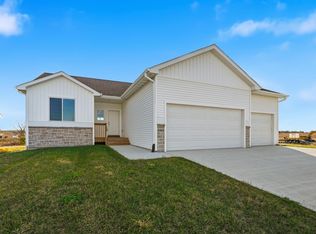 718 Plainside Ave, Norwalk, IA 50211