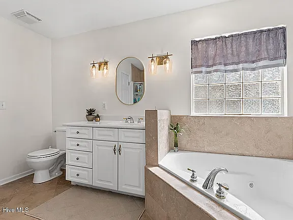 3 bed, 2400 sqft, $2,600 — Photo 3