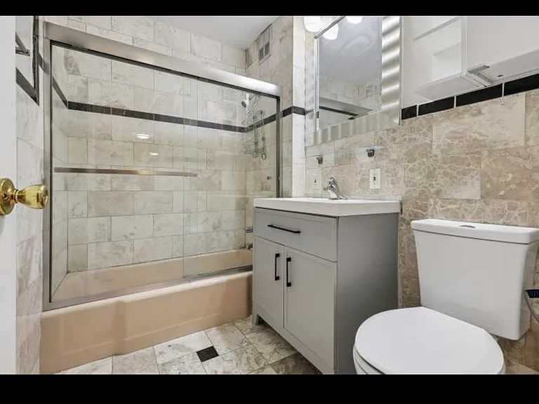 718 W Dempster St #G-106 — Photo 5