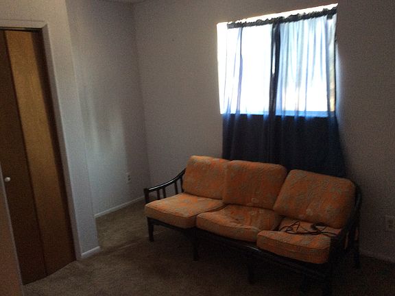 5th image of 238 Valley Dr