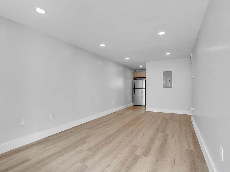 560 NE 63rd St #3 — Photo 4
