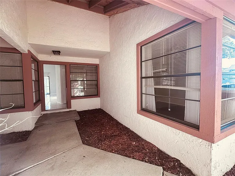 6256 Gardenview Ct — Photo 4