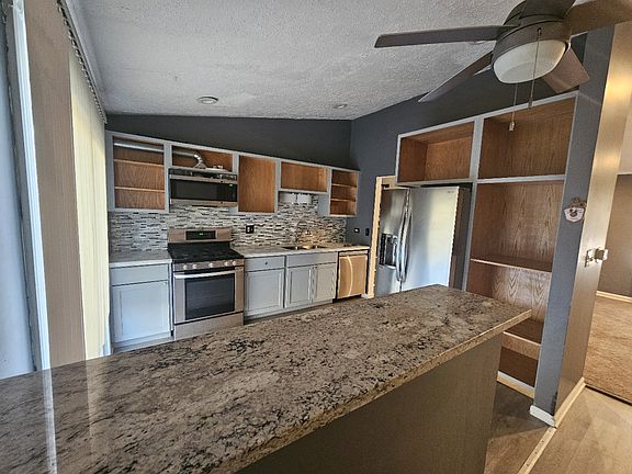 3rd image of 192 E Stevenson Dr
