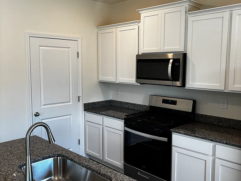 935 Utopia Ln — Photo 9
