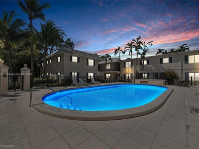8617 SW 68th Ct APT 26, Pinecrest, FL, 33156