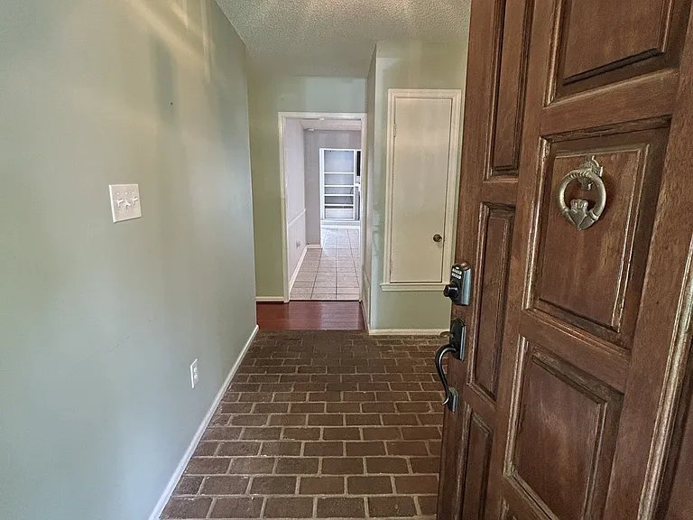 1008 Charlene St — Photo 8