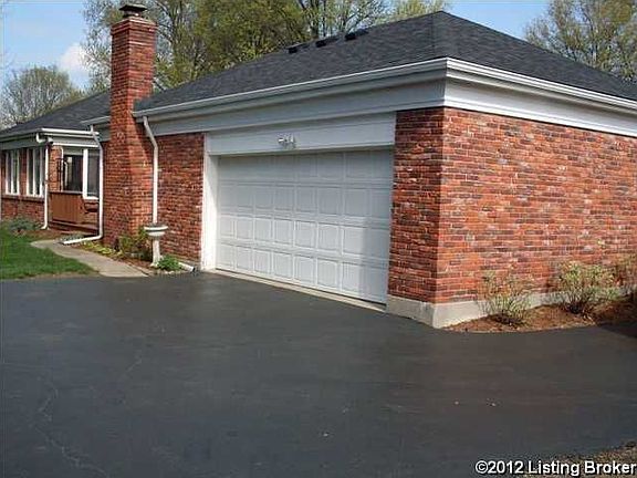 4th image of 304 Brentford Ct