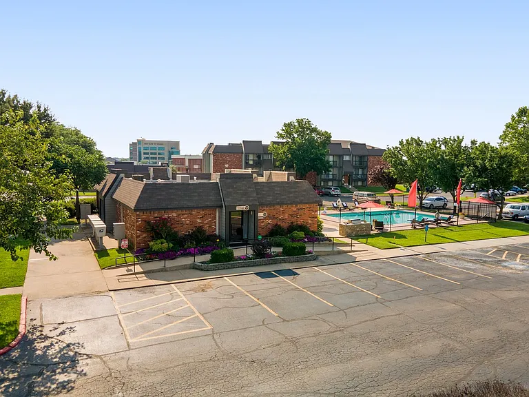 Brookwood on 86th - Move-In Today and Receive a $500 Visa Gift Card! — Photo 55