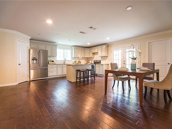 4th image of 3782 Winfield Ave
