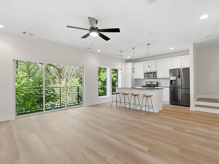 1160 Lott Ave #B — Photo 6