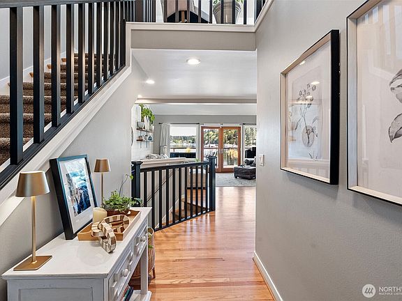 5th image of 295 Shorewood Court