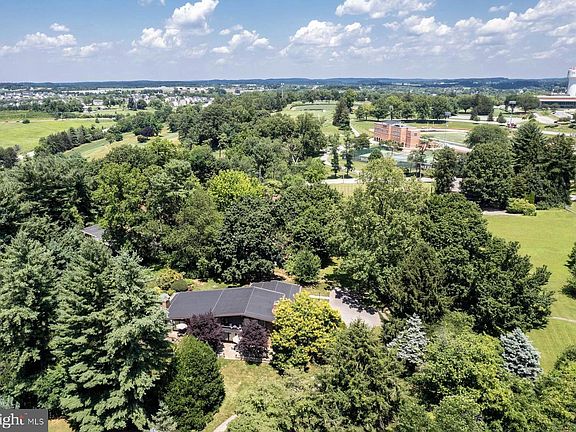 2nd image of 7 Pine Hill Dr