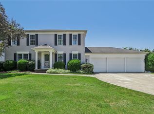 3552 Middle Post Ln, Rocky River, OH