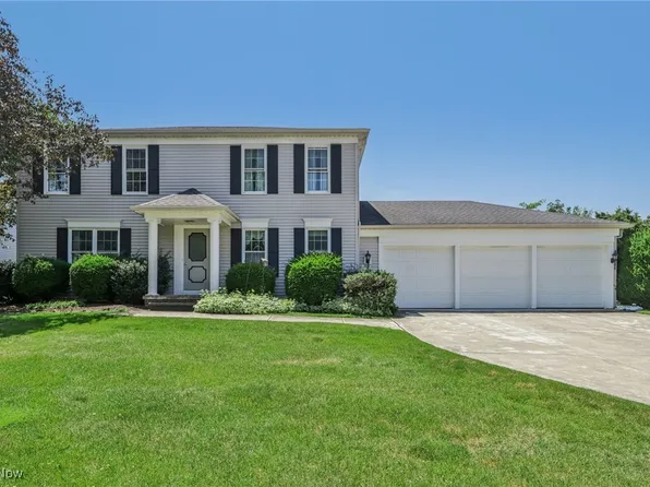 3552 Middle Post Ln, Rocky River, OH 44116