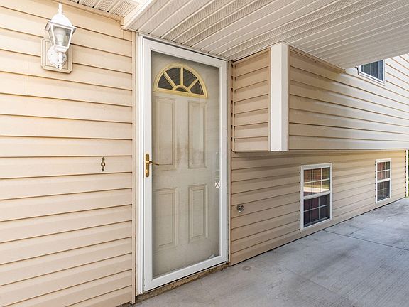 3rd image of 641 Blarney Stone Ct