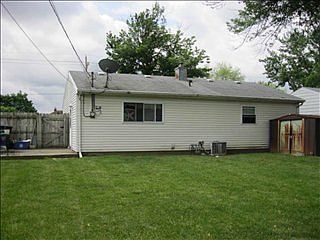3rd image of 1912 Brady Ln