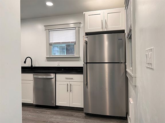 4th image of 35 Lincoln Ave