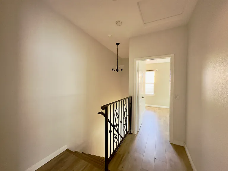 968 S Highland Ave — Photo 11