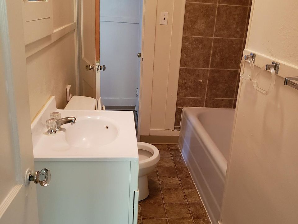 1st image of 923 Helen Ave